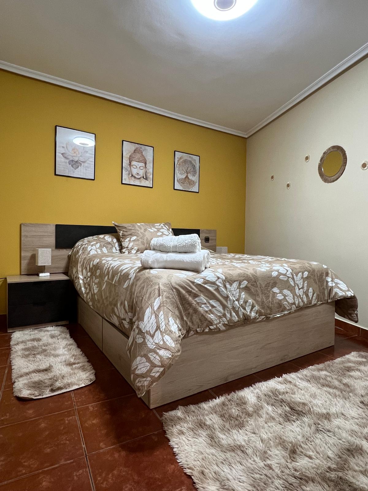 Habitación principal con cama de 1,50 cm.
